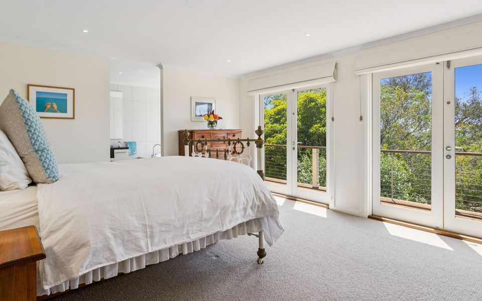 Coastal Character Retreat – Pool and Spa