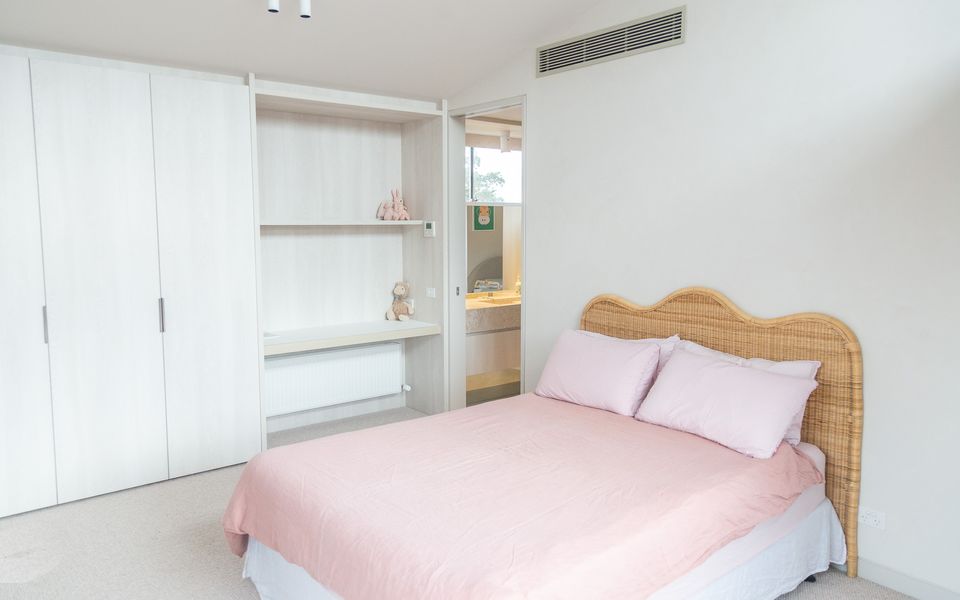 Moderna Mornington with Swimming Pool