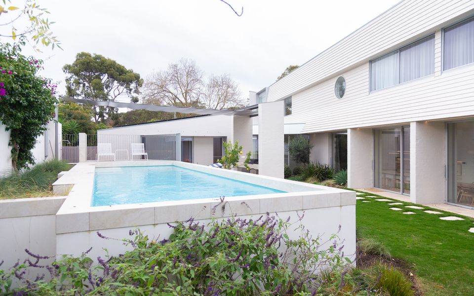Moderna Mornington with Swimming Pool
