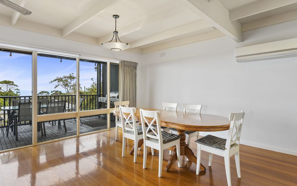 Mccrae Family Beach House - Bay Views - Swimming Pool - Air Con