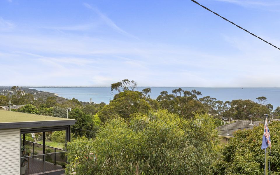 Mccrae Family Beach House - Bay Views - Swimming Pool - Air Con