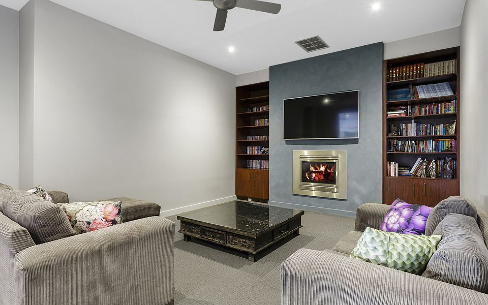 Outdoor Fun In The Sun - Swimming Pool and Tennis Court