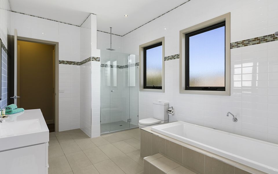 Outdoor Fun In The Sun - Swimming Pool and Tennis Court