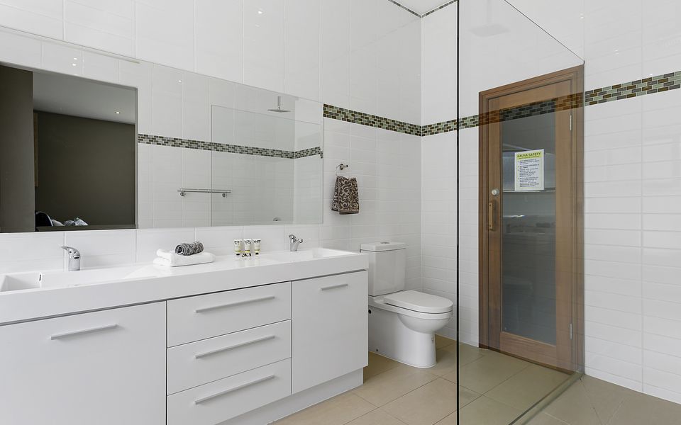 Outdoor Fun In The Sun - Swimming Pool and Tennis Court