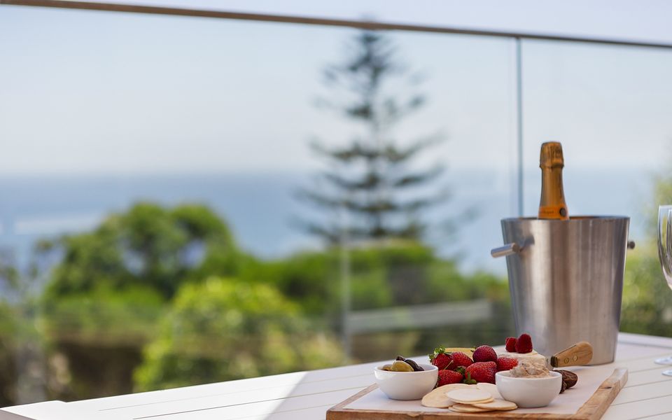 Panorama Bay - 4 Bedrooms, Large Entertaining Deck with Panoramic Bay Views