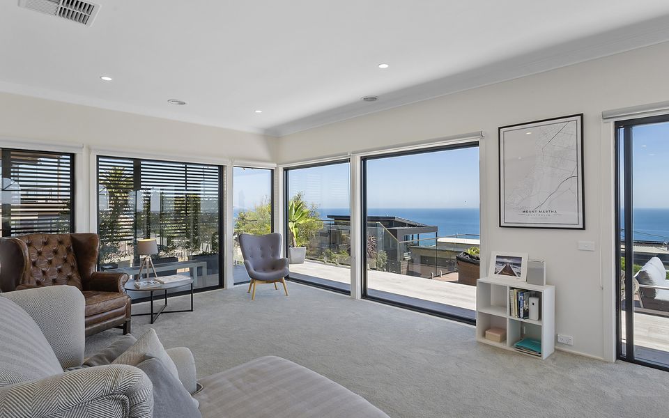 Panorama Bay - 4 Bedrooms, Large Entertaining Deck with Panoramic Bay Views