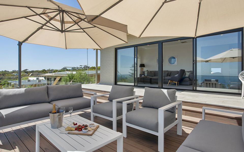 Panorama Bay - 4 Bedrooms, Large Entertaining Deck with Panoramic Bay Views