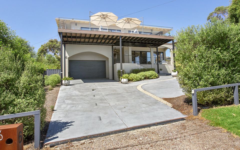 Panorama Bay - 4 Bedrooms, Large Entertaining Deck with Panoramic Bay Views