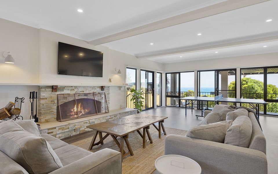 Panorama Bay - 4 Bedrooms, Large Entertaining Deck with Panoramic Bay Views