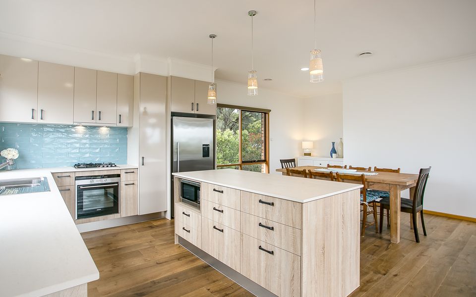 Sea & Tree - Double Storey With Bay Views