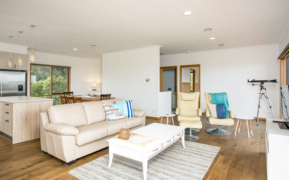 Sea & Tree - Double Storey With Bay Views