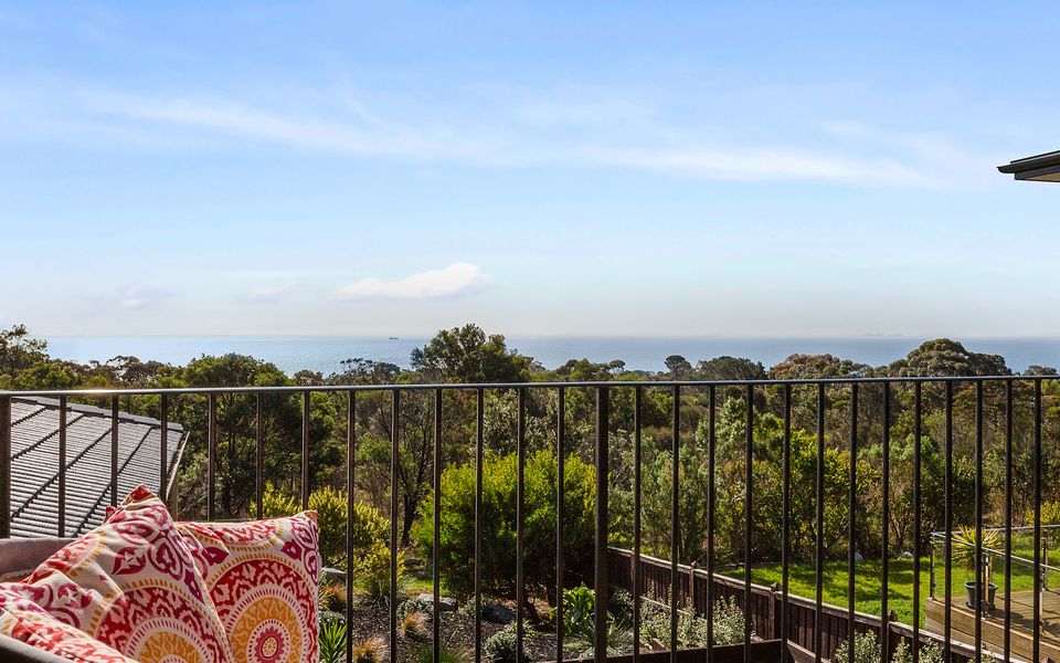 Tranquil Family Friendly, City/Bay Views, Pool and Spa - Mt Martha