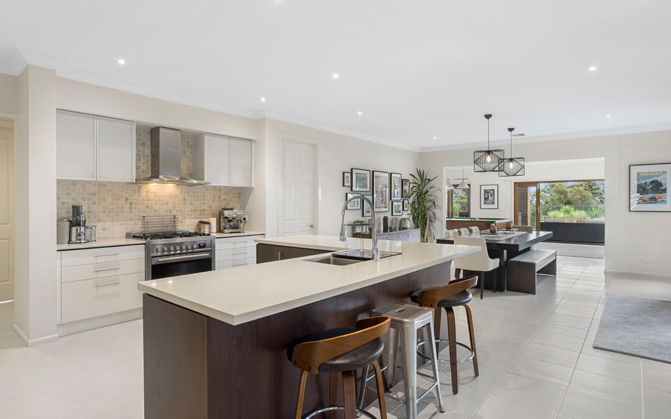 Tranquil Family Friendly, City/Bay Views, Pool and Spa - Mt Martha