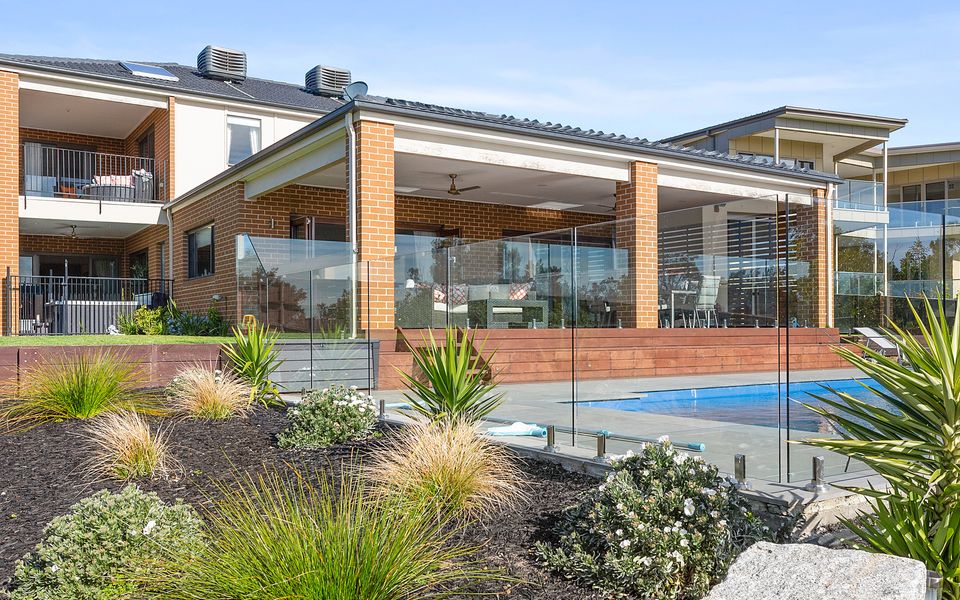 Tranquil Family Friendly, City/Bay Views, Pool and Spa - Mt Martha