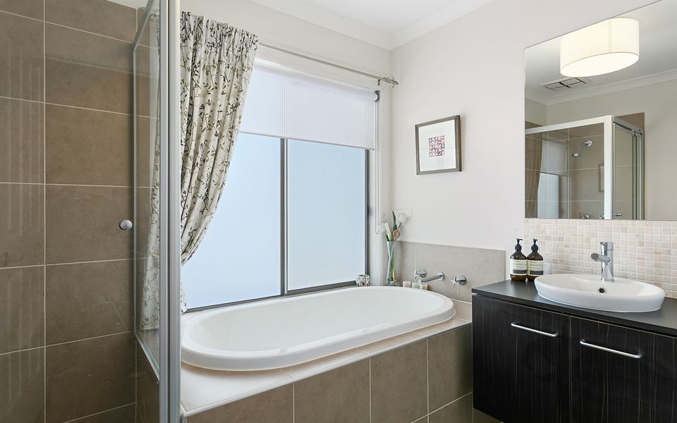 Tranquil Family Friendly, City/Bay Views, Pool and Spa - Mt Martha