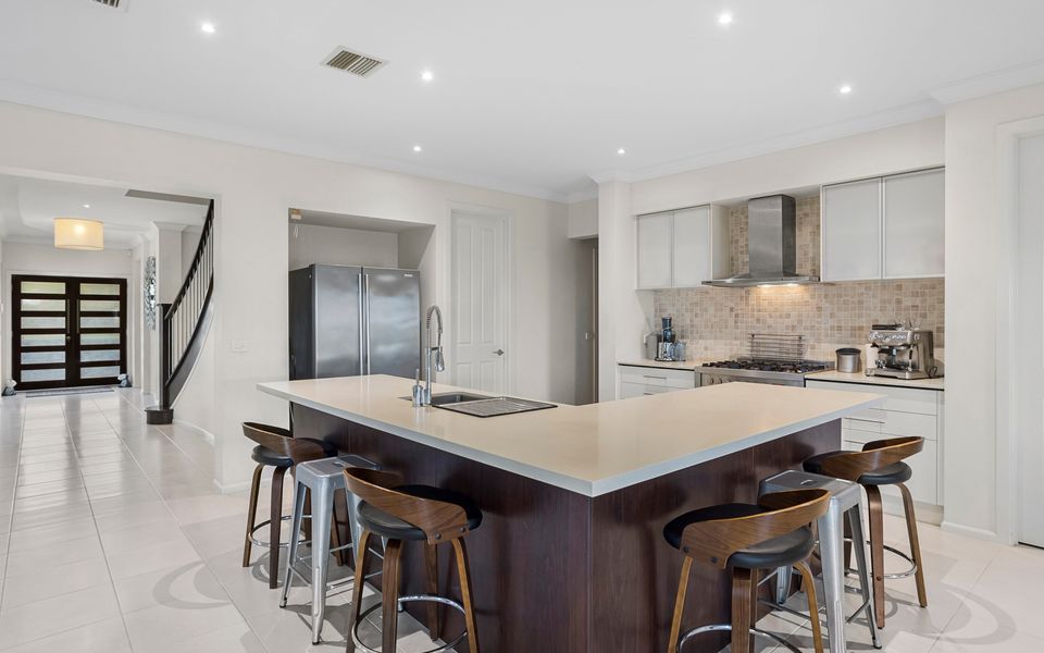 Tranquil Family Friendly, City/Bay Views, Pool and Spa - Mt Martha