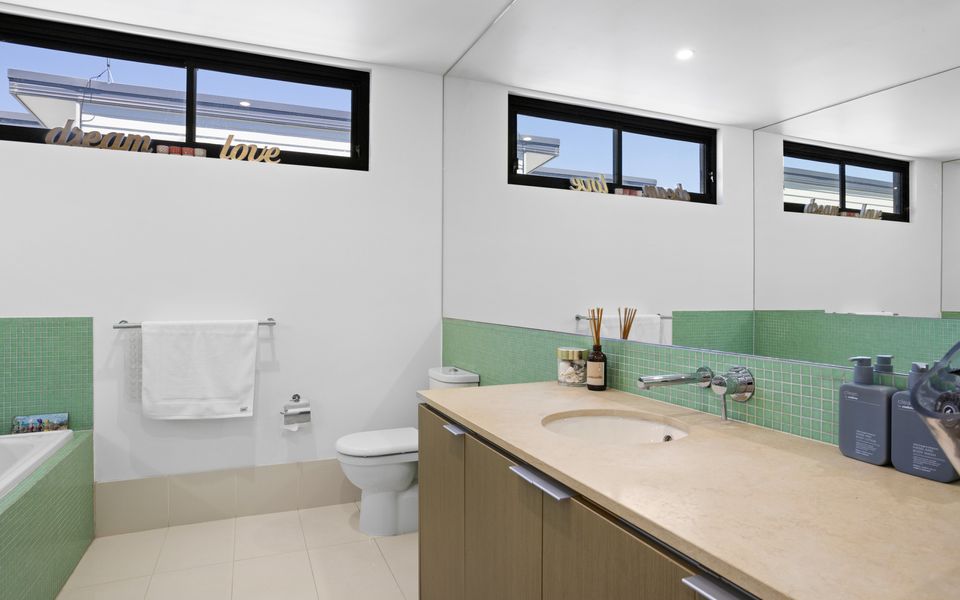 Where The Bay Meets The Marina - Family Holiday - Safety Beach