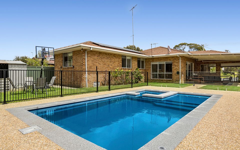 Nelly's Nook - Swimming pool and spa