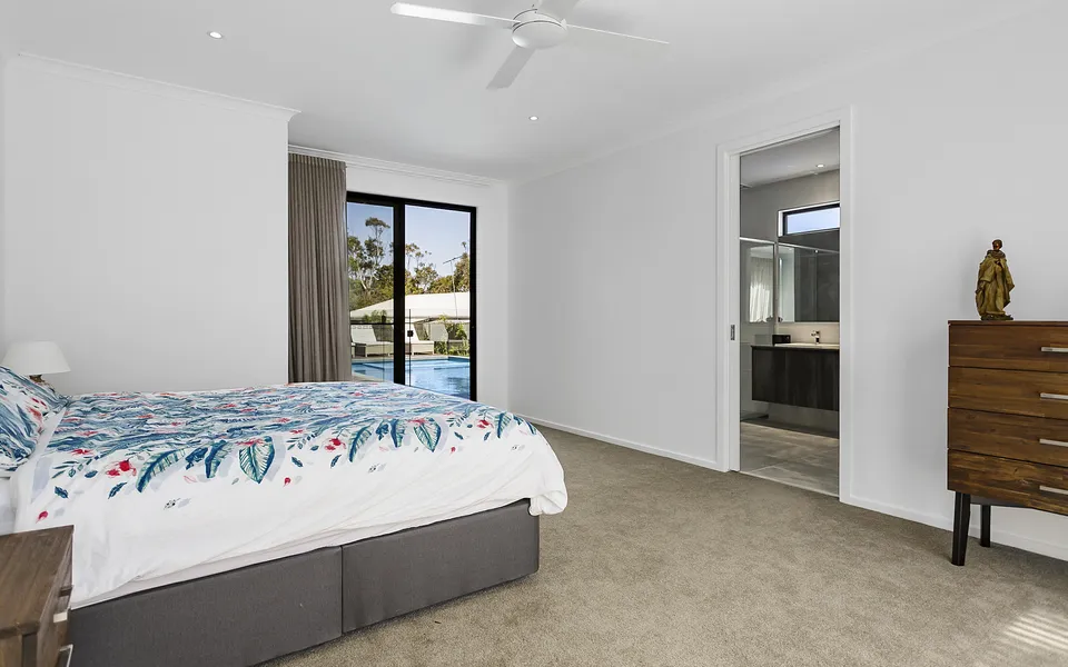 Pool and Spa - 300m walk to Beach