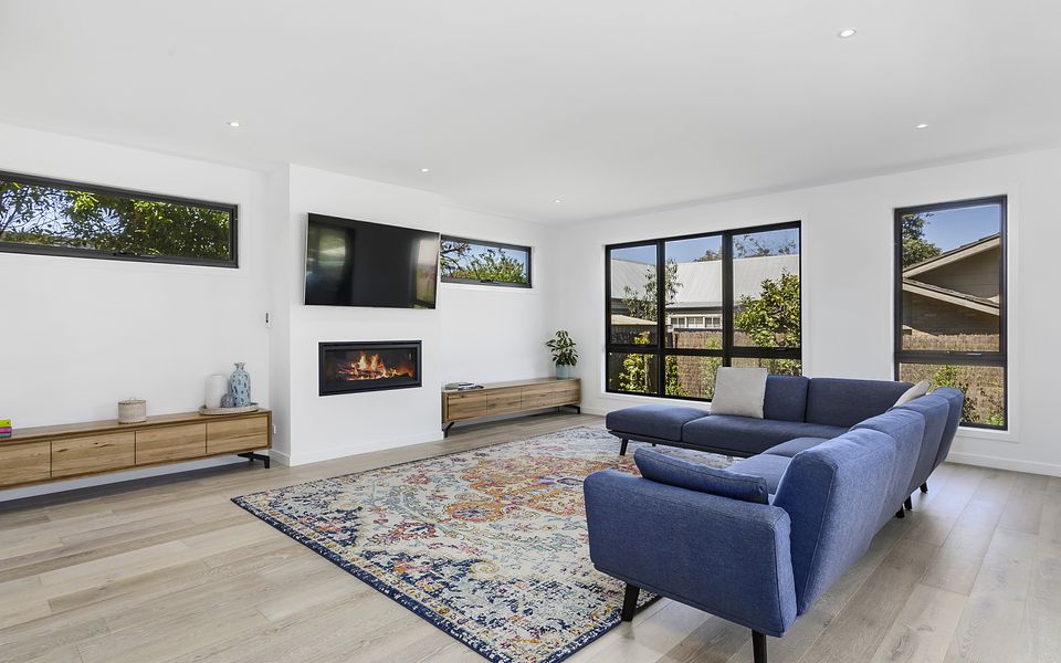 Pool and Spa - 300m walk to Beach