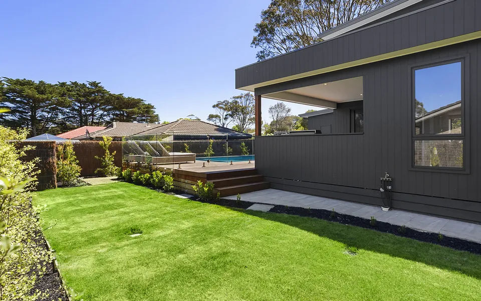 Pool and Spa - 300m walk to Beach