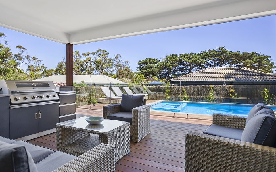 Pool and Spa - 300m walk to Beach