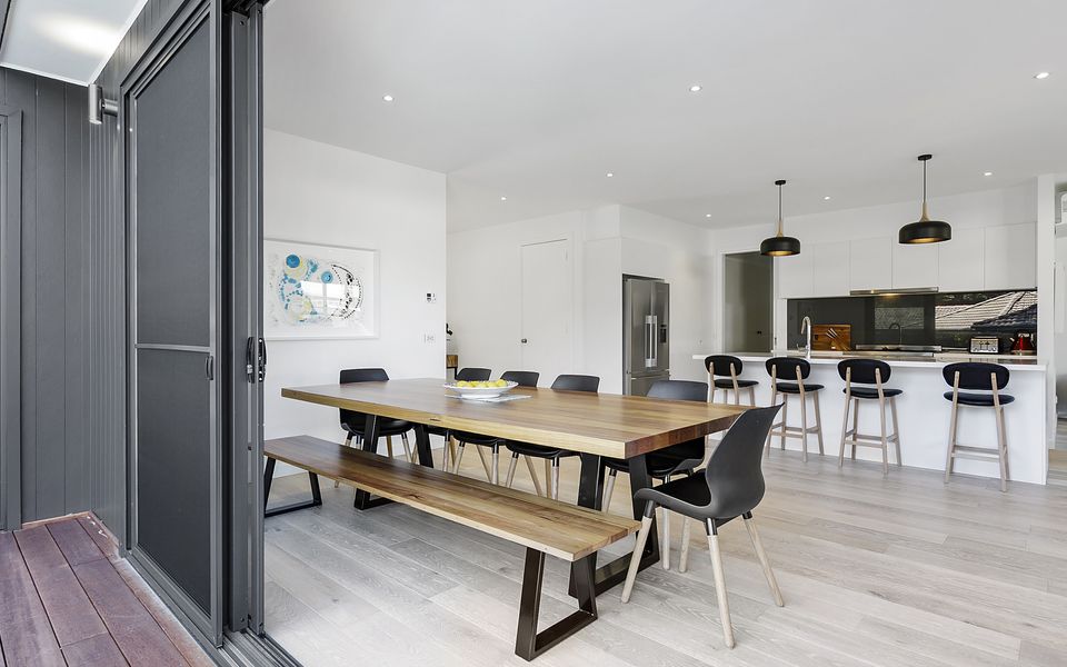 Pool and Spa - 300m walk to Beach