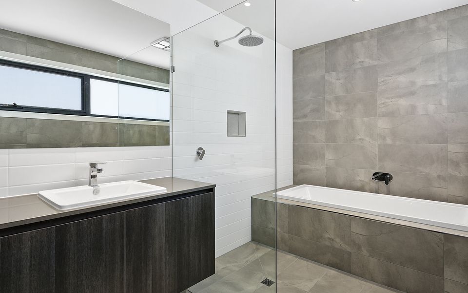 Pool and Spa - 300m walk to Beach