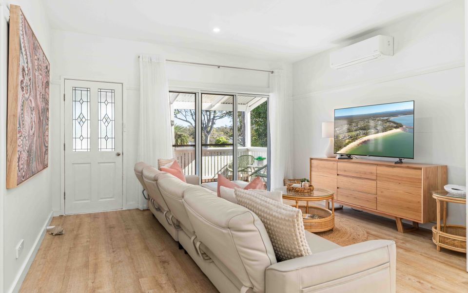 Cur46 – Husky Beach House by Experience Jervis Bay