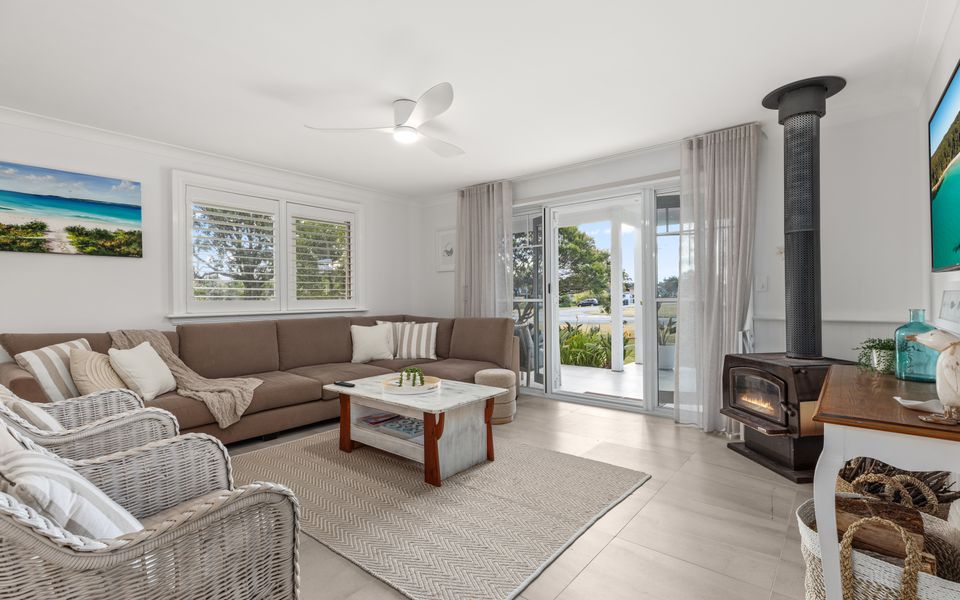 Mon12 – By the Bay by Experience Jervis Bay