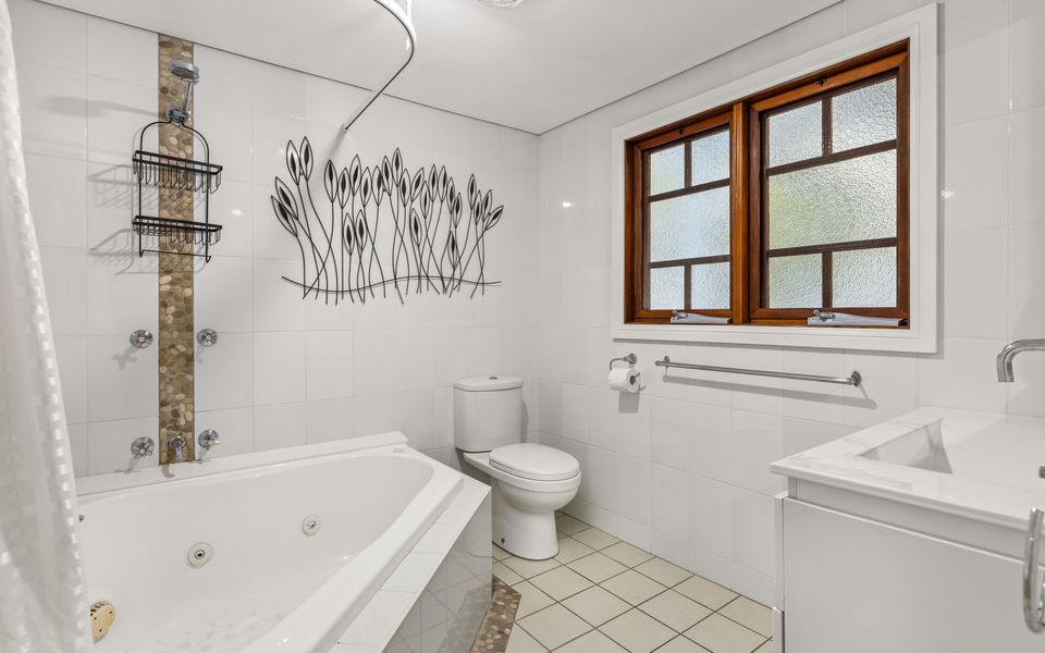 Mon12 – By the Bay by Experience Jervis Bay