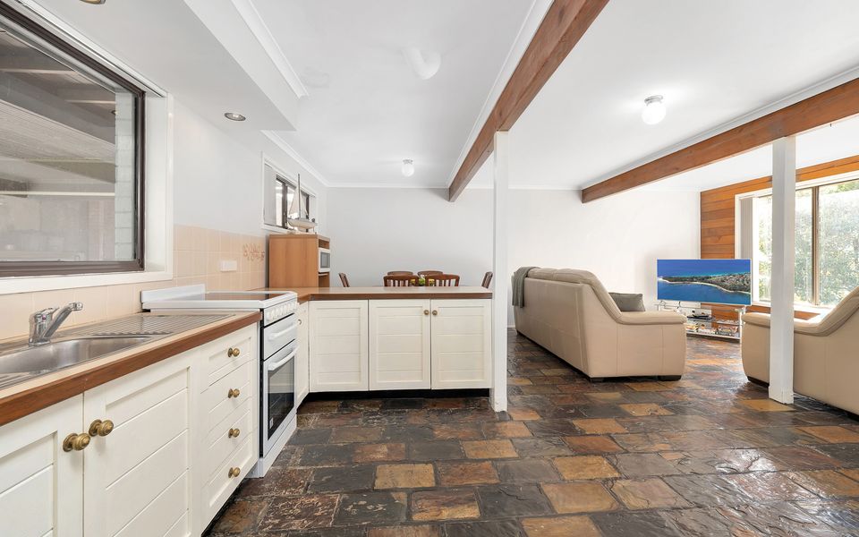 Fre72 – Fields of Green by Experience Jervis Bay