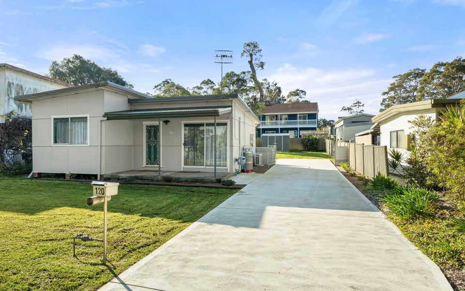 Wal120 – Wanderer by Experience Jervis Bay