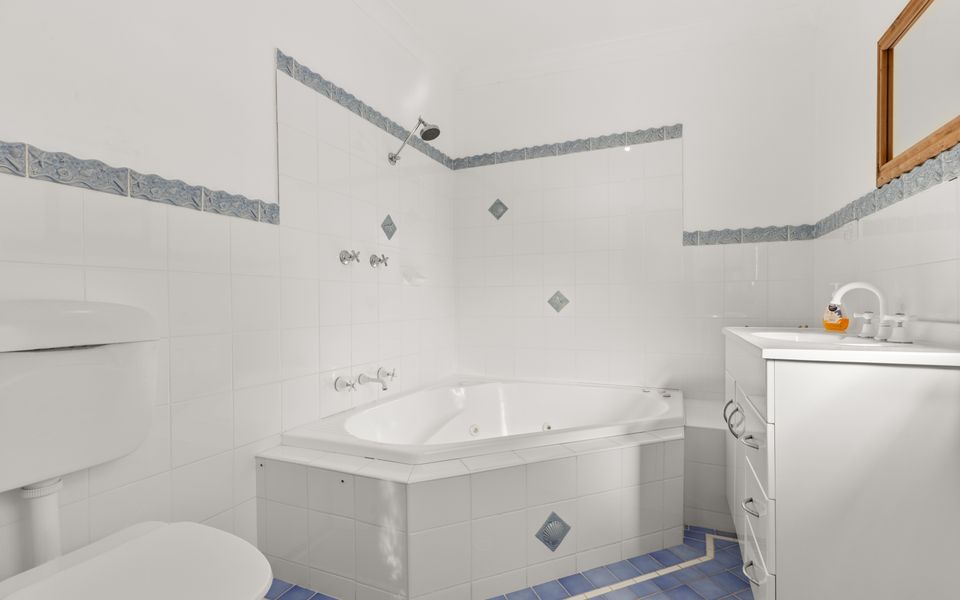 Tul10 – Absolute Blue by Experience Jervis Bay