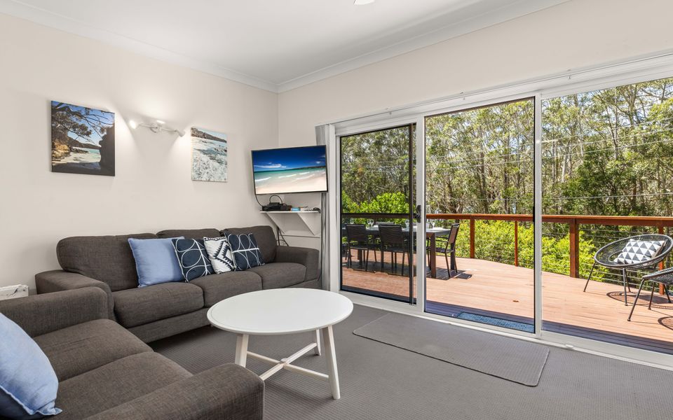 Eli405 – Rocks Place by Experience Jervis Bay