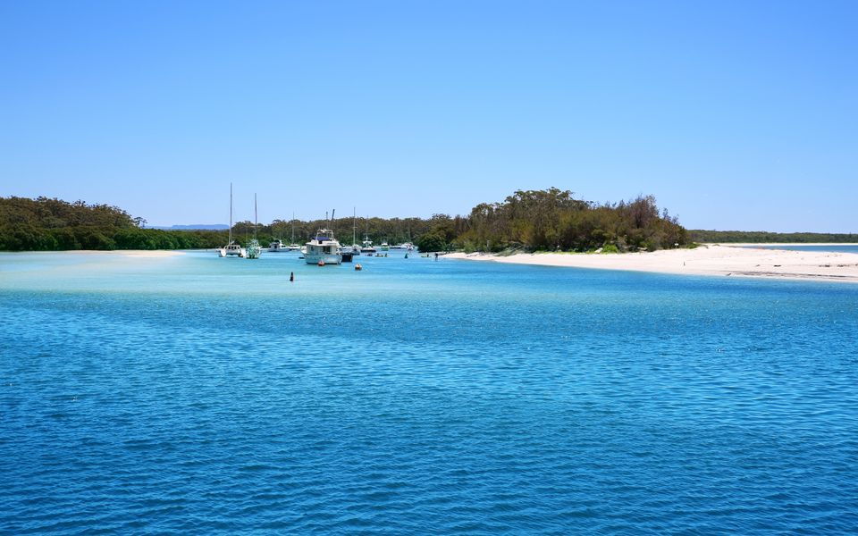 BeaG02/9 – Salty Kisses by Experience Jervis Bay