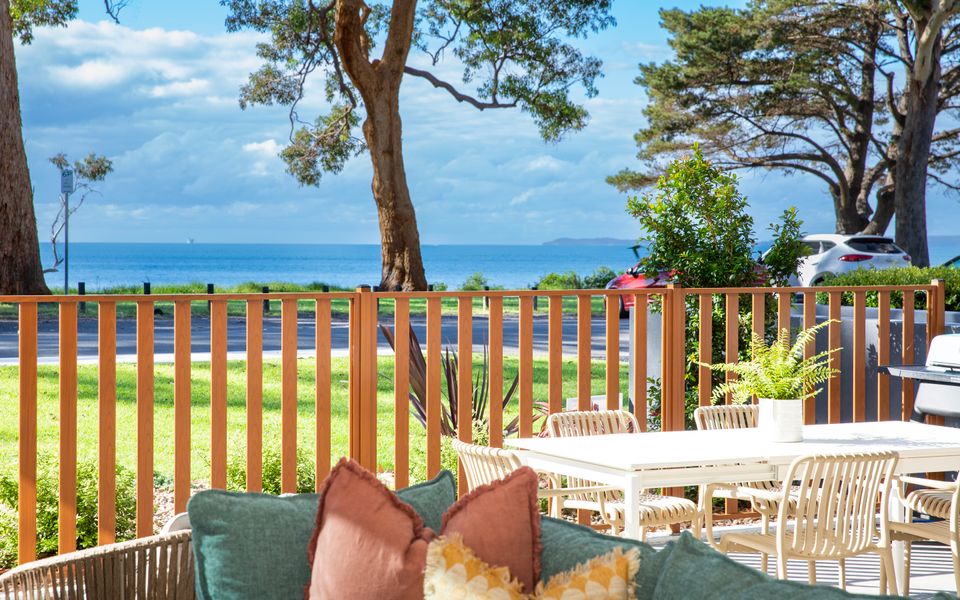 BeaG02/9 – Salty Kisses by Experience Jervis Bay