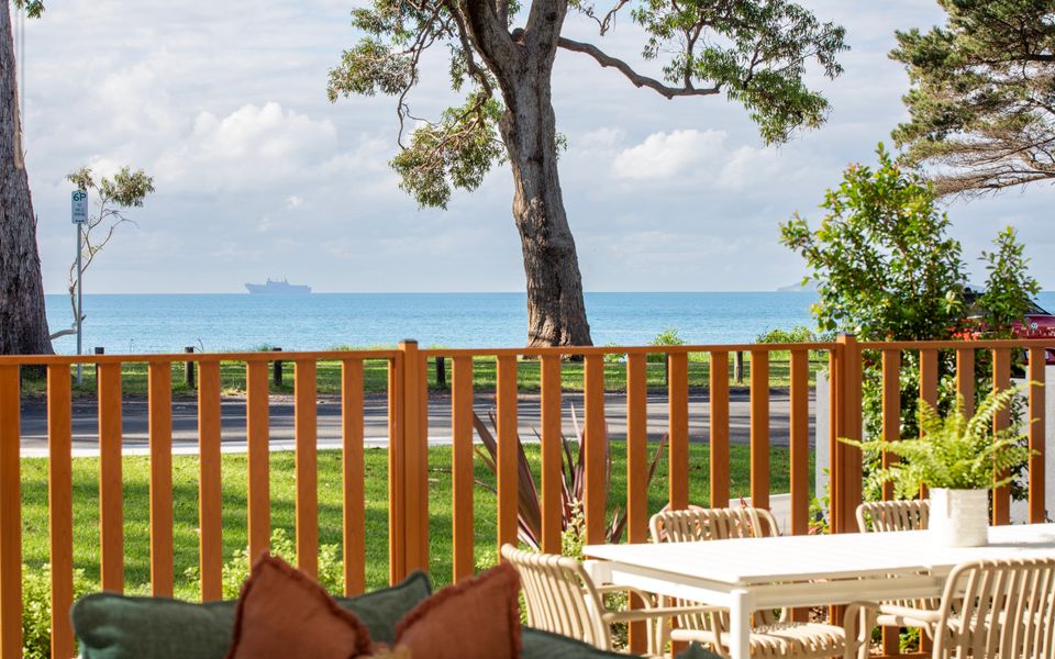 BeaG02/9 – Salty Kisses by Experience Jervis Bay