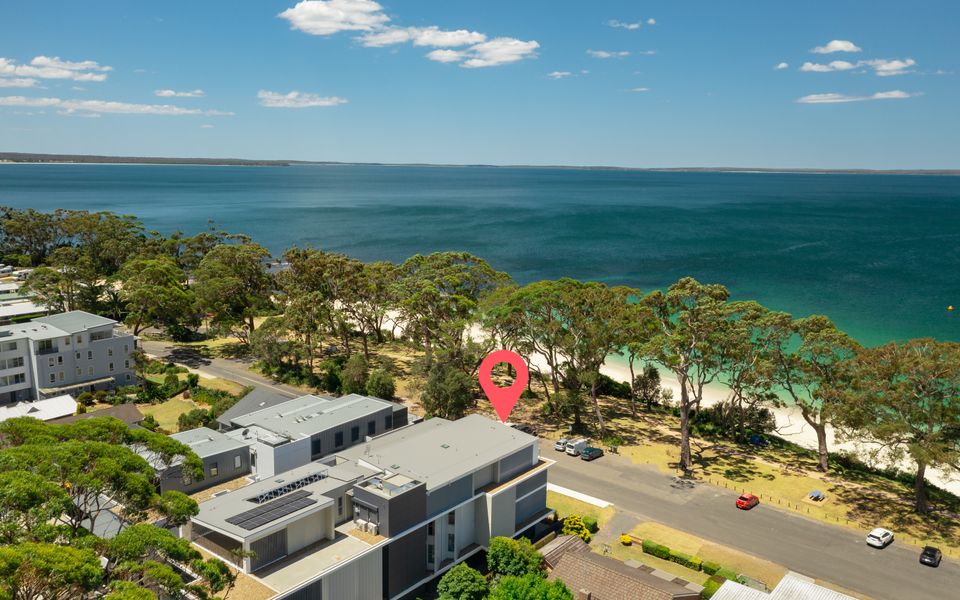 BeaG02/9 – Salty Kisses by Experience Jervis Bay