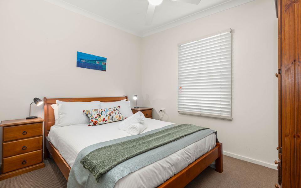 Bur63 – Huskisson Delight! by Experience Jervis Bay