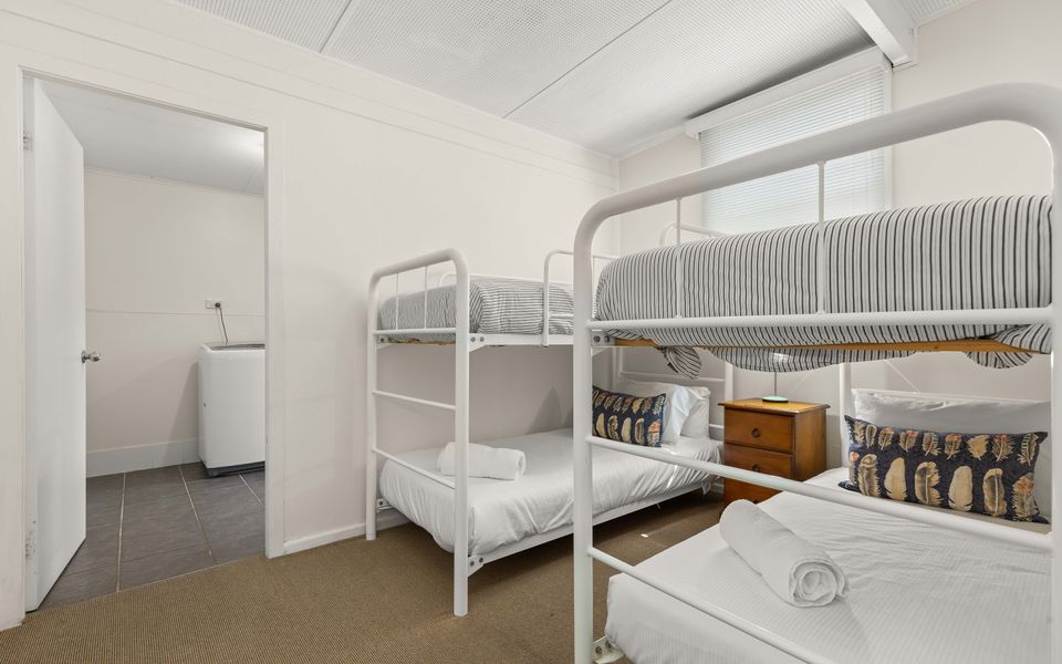 Bur63 – Huskisson Delight! by Experience Jervis Bay