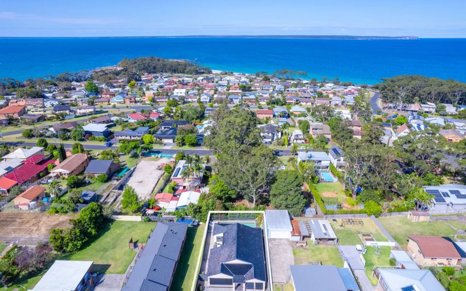 Wal42b – Poolside Oasis by Experience Jervis Bay