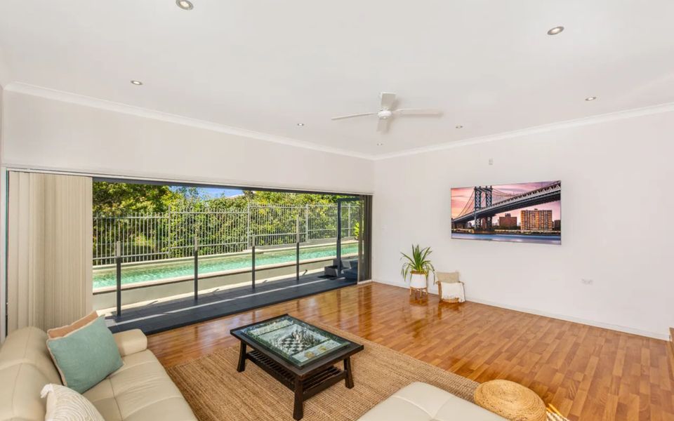 Wal42b – Poolside Oasis by Experience Jervis Bay