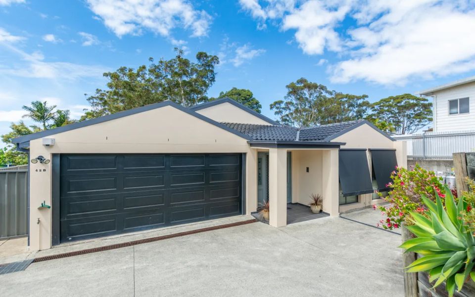 Wal42b – Poolside Oasis by Experience Jervis Bay