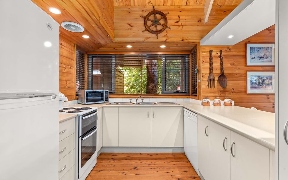 Gre140 – Halcyon on the Basin by Experience Jervis Bay