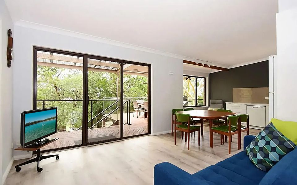 Ros10 – All Decked Out @ Hyams Beach by Experience Jervis