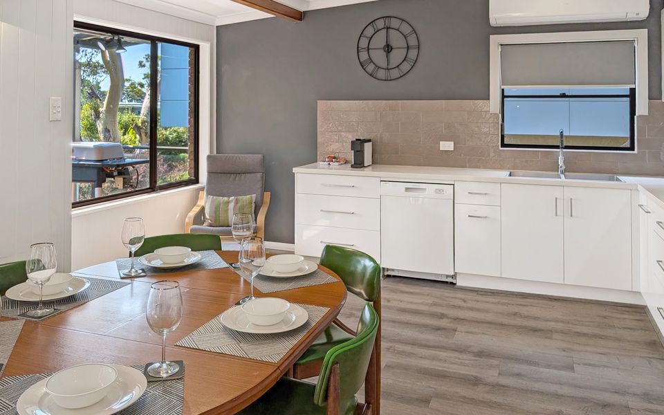 Ros10 – All Decked Out @ Hyams Beach by Experience Jervis