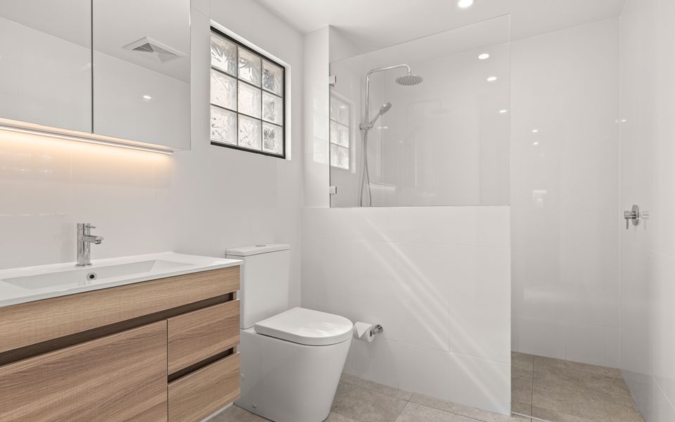 FegA104/15 – HuskySun by Experience Jervis Bay