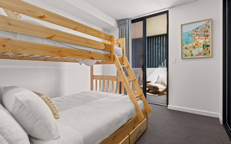 FegA104/15 – HuskySun by Experience Jervis Bay