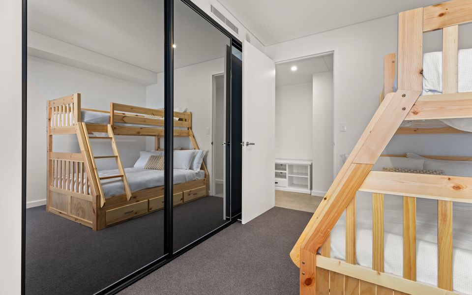 FegA104/15 – HuskySun by Experience Jervis Bay